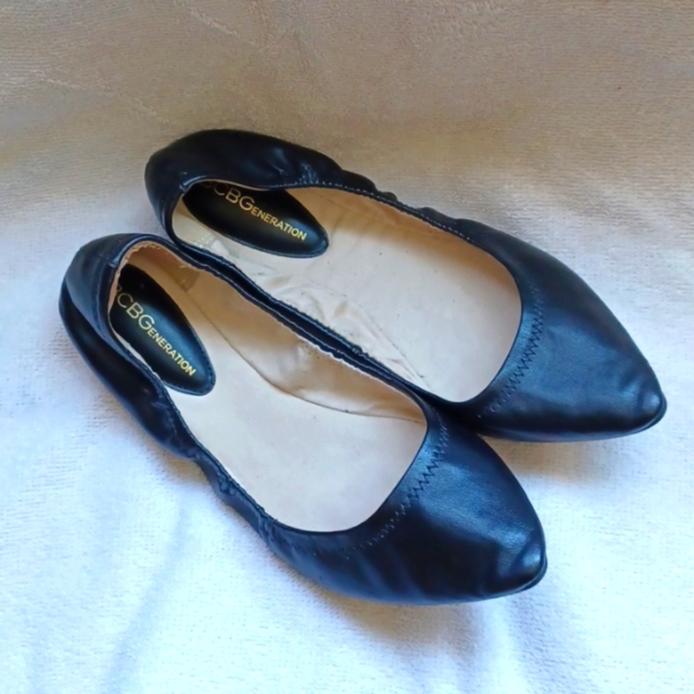 BCBG generation black pointy toe flats shoes great condition casual comfy sz 8.5